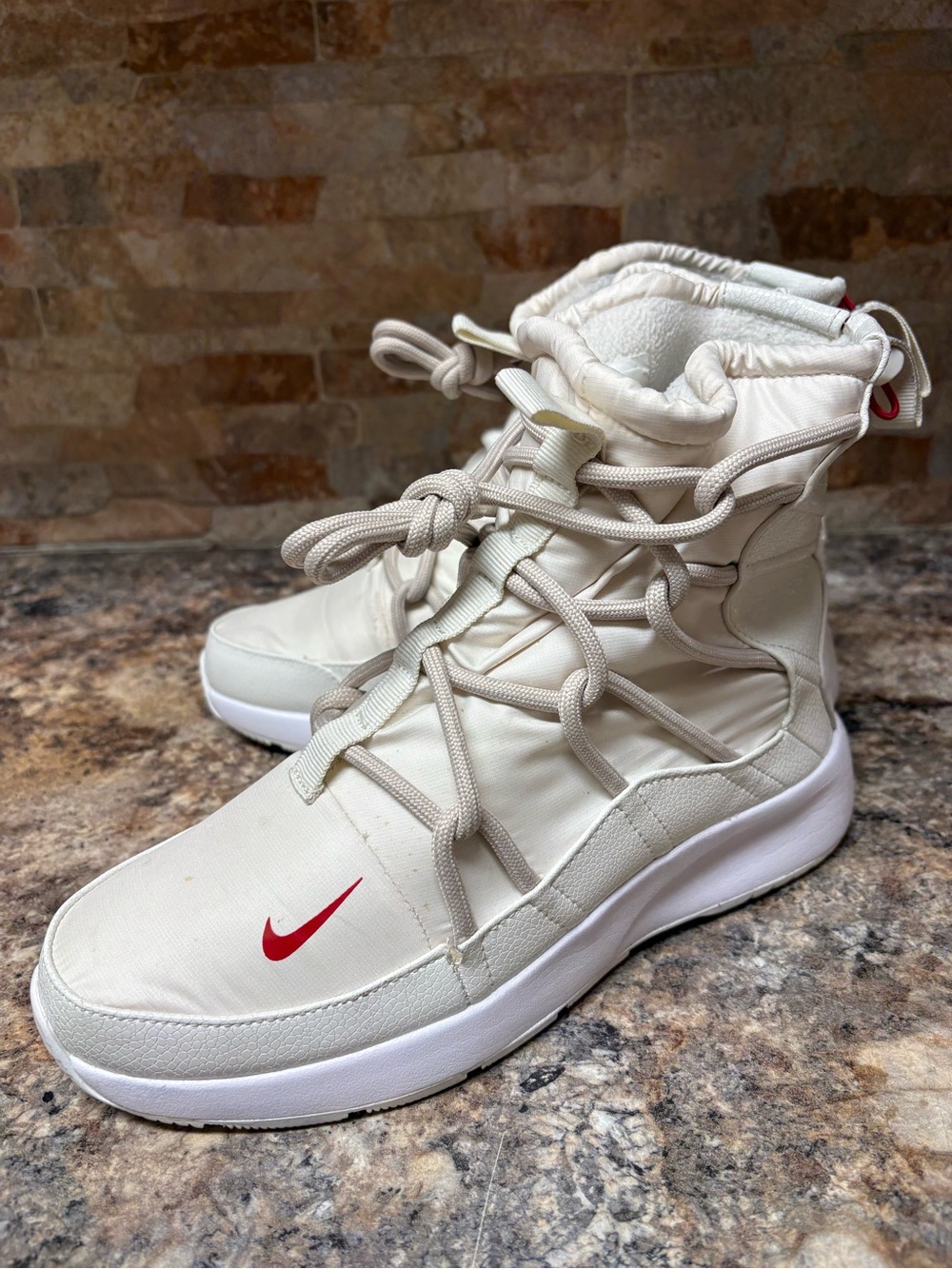 Nike Tanjun High Rise White Red Winter Boots AO0355 005 Size 8